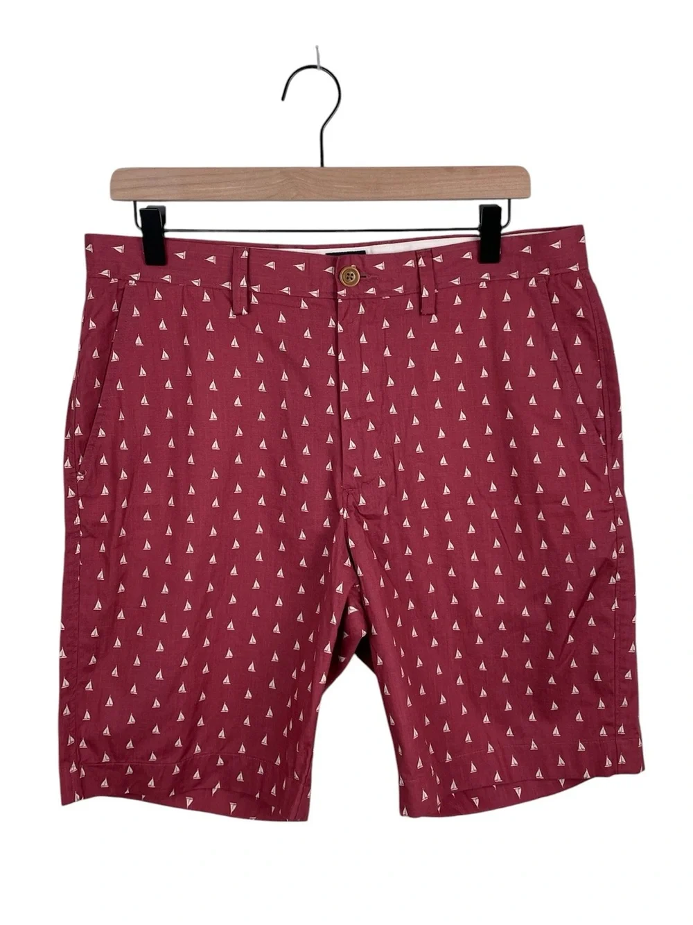 J. Crew Men's Gramercy 9 Inch Shorts Size 32W Red Sailboat Print Preppy Nautical
